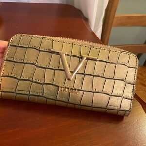 This stunning V ITALIA VERSACE wallet. Measuring 8 x 4 inches, MSRP $199